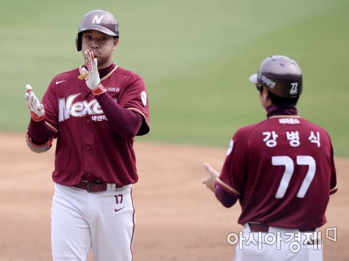 [포토]채태인, '승부는 원점으로!'