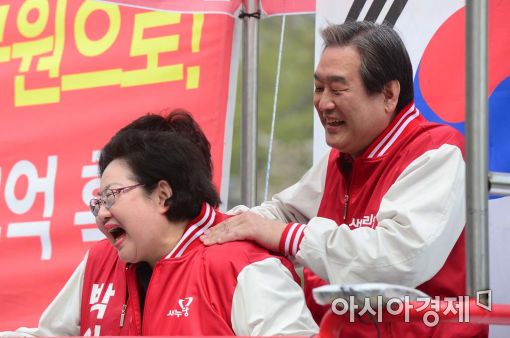  '삼둥이 아빠' 송일국 지원 받은 김을동, 송파병서 남인순에 패배…'3선 실패'