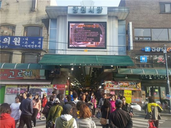 [살아나는 소비심리-르포]날 풀리자 활기 찾은 재래시장
