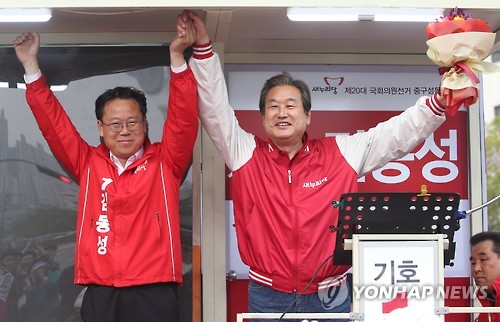 새누리당의 김동성 후보(왼쪽)과 김무성 대표[사진=연합뉴스]