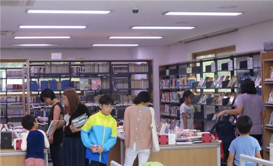 이 많은 도서관 책 누가 골랐을까?  