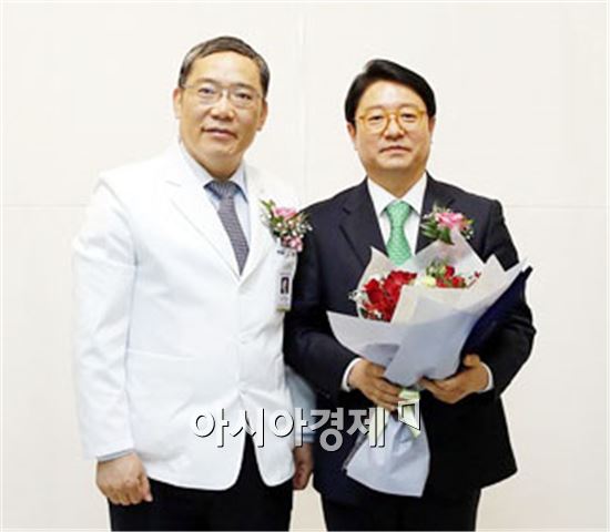 삼일건설(주) 최갑렬 회장,전남대병원에 미술작품 기증
