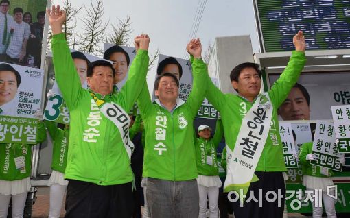 [포토]지원유세 나선 안철수 대표 