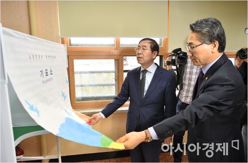 [포토]투표소 설치 점검하는 박원순 시장