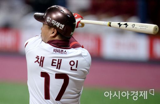 [포토]채태인, '안타로 찬스 이어 갑니다'