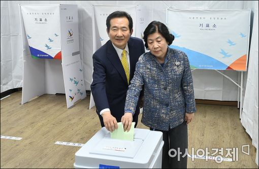 [포토]투표하는 정세균 후보