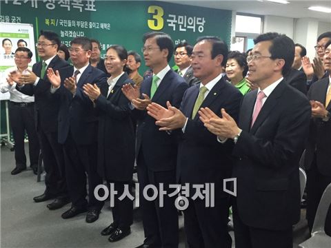 출구조사 결과 호남 녹색돌풍…광주 국민의당 '환호'