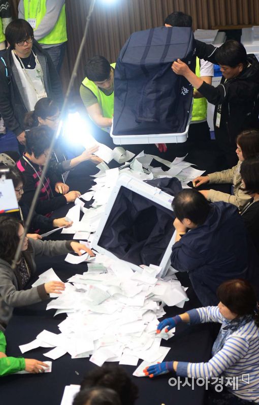 [포토]뚜껑 열린 민심, 그 결과는? 