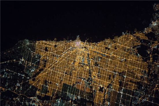 ▲시카고의 밤이 빛나고 있다.[사진제공=NASA]
