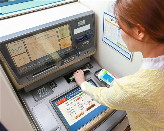 "삼성페이, ATM 입·출금 서비스 확대…5개 은행으로"