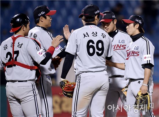 '히메네스 결승타' LG, 연장 끝에 두산 6-5 제압 