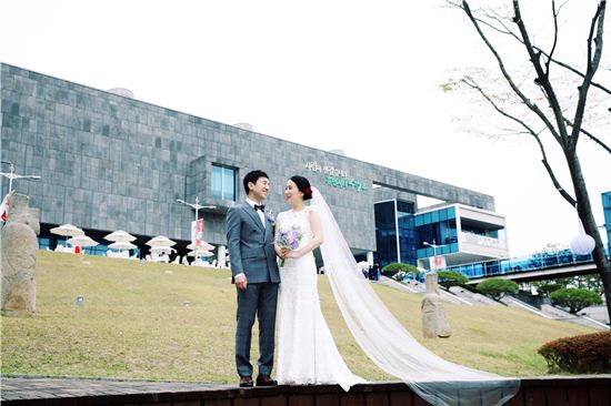 수원박물관 "야외결혼식 신청하세요"