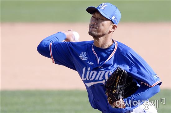 [포토]역투하는 삼성 권오준