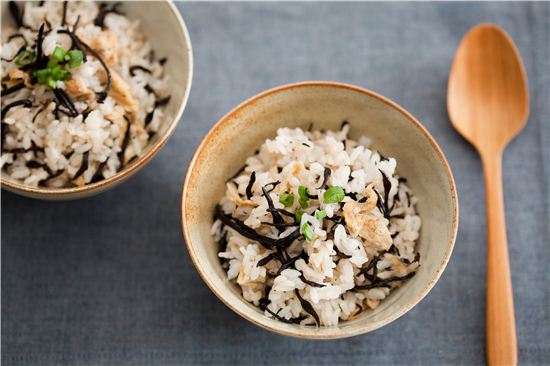 「오늘의 레시피」톳 유부밥과 양념장