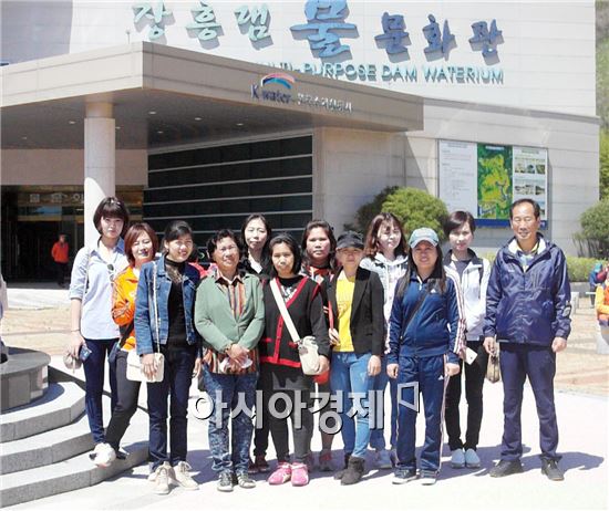 한국수자원공사(K-water)장흥수도관리단(단장 정상인)은 지난 19일 장흥군 다문화가정 주부 대상으로 워터투어를 실시했다.