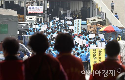 [포토]갈등 고조되는 노량진수산시장 상인들