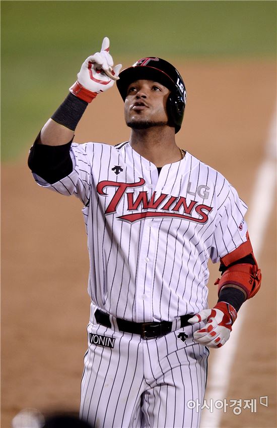 [포토]히메네스, '쐐기 솔로포 세리머니'