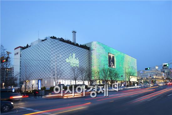 "관광 특수 잡아라" 갤러리아 명품관, 외국인 대상 골든쇼핑데이