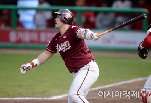 [포토]박동원, '좌측 담장 넘어가나?' 