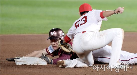 [포토]도루 실패하는 넥센 김하성
