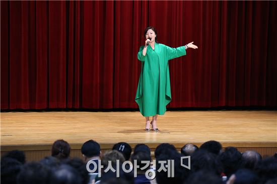 [포토]광주시 동구아카데미, 국악인 오정해씨 초청 강연