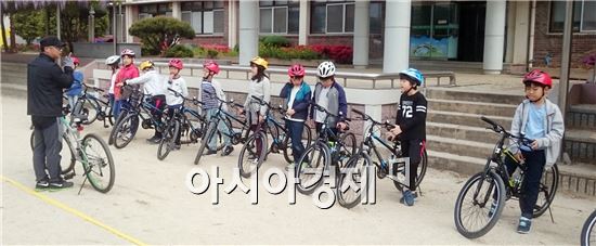 광주광역시는 일반시민과 학생·노인·지적장애인 등 3800여 명을 대상으로 올해 ‘찾아가는 자전거 안전학교’를 운영한다.
