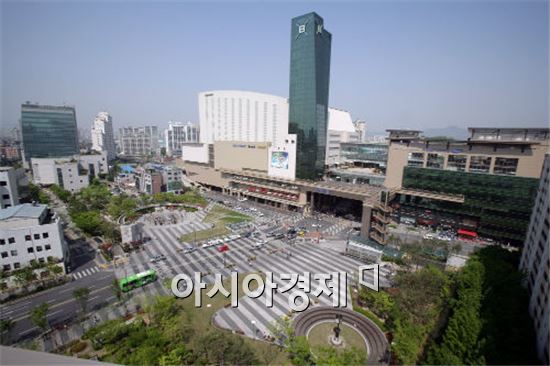 전남 완도군(군수 신우철)은 오는 29일부터 5월 1일까지 3일간 서울 왕십리 광장에서 '2017완도국제해조류박람회 성공기원’행사를 개최한다.
