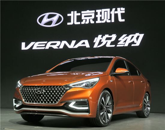 현대차가 2016 베이징 모터쇼에서 공개한 중국형 '베르나' 콘셉트카 