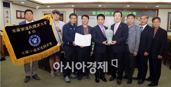 영암군(전동평 군수)은 지난 4월 22일부터 25일까지 해남에서 열린 제55회 전남체육대회에서 지난 해 9위보다 선전한 종합 6위를 달성하는 쾌거를 이루었다.

