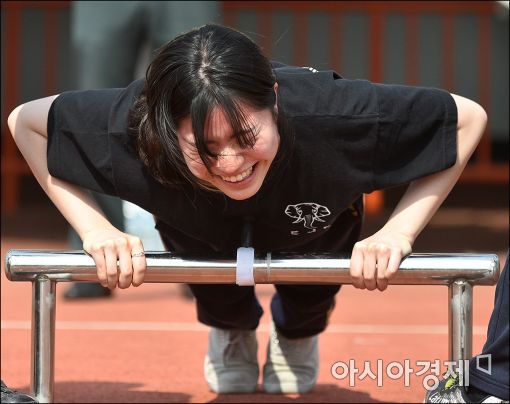 [포토]'내가 웃는게 웃는게 아니야'