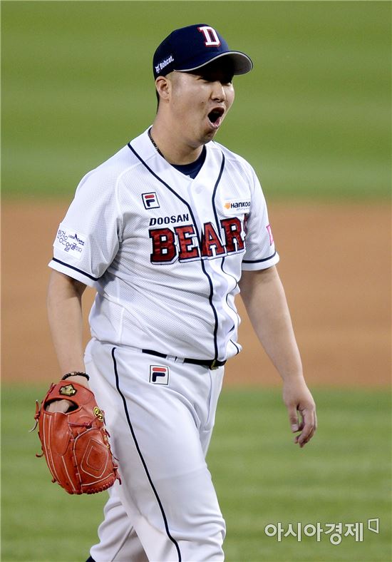 [포토]유희관, '위기는 삼진으로 넘겼어'