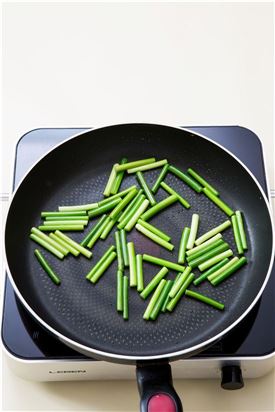 「오늘의 레시피」마늘종볶음