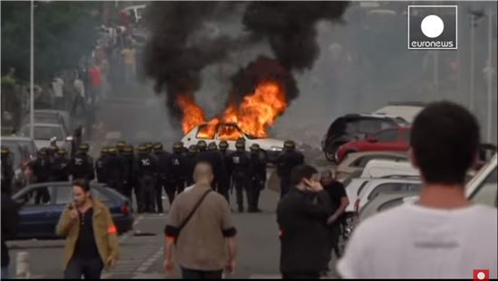 2014년 7월 21일 이스라엘의 가자지구 공습에 분노한 이들이 사르셀레스에서 시위를 벌이고 있다[사진=유로뉴스 동영상 캡쳐]