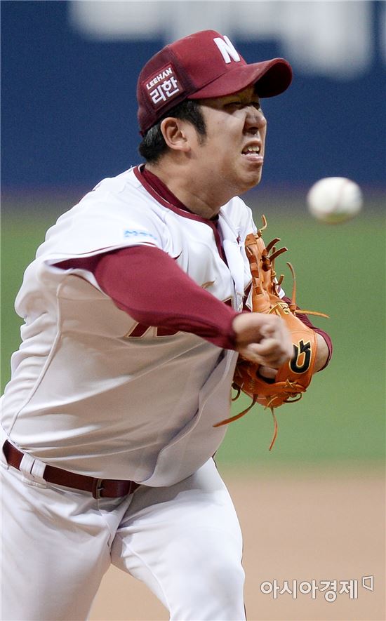 [포토]신재영, '있는 힘껏!'