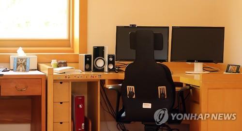 故 노무현 전 대통령 사저 첫 일반인 공개…내부 들여다 보니