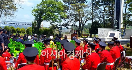 박창근 상사 추모사업회는 지난 4월 29일 오전 11시 노화읍 박창근 상사 추모기념탑에서 육탄 10용사 중 한 명인 박창근 상사 추모제를 가졌다.
