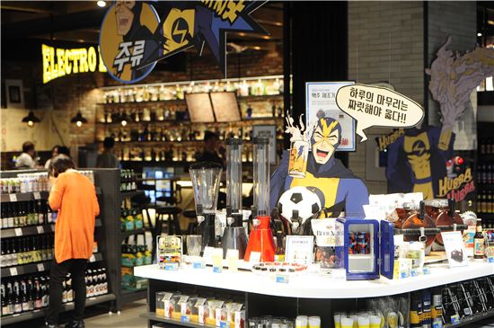 [르포]거리로 나온 男子들의 쇼핑천국…일렉트로마트 1호점을 가다