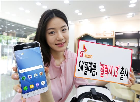 SKT, 삼성 초저가폰 '갤럭시 J3' 단독 출시