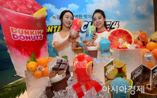[포토]던킨도너츠, 여름음료 레드큐브 선보여 