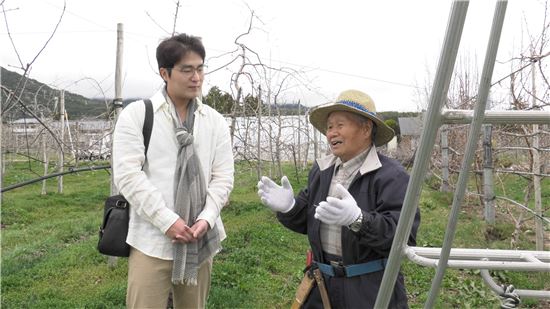 한의사 조성훈 원장(왼쪽)이 건강혁명 '세계건강기행' 코너의 리포터를 맡는다.