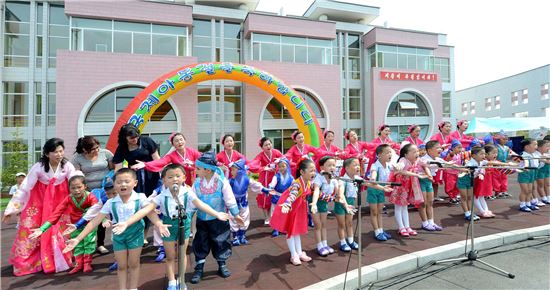 지난해 6월1일 북한 평양에 위치한 애육원에서 국제아동절 행사가 열렸다. (평양 조선중앙통신=연합뉴스) 