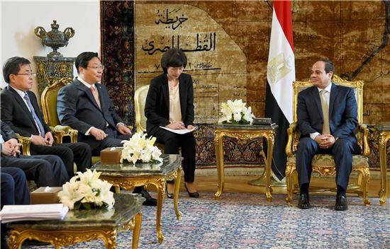 주형환 산업통상자원부 장관은 4일 오후 압델 파타 알시시 이집트 대통령을 예방하고 있다.