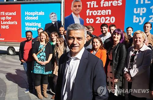 런던에 첫 무슬림 시장 탄생…"런던시민을 위한 시장 되겠다"