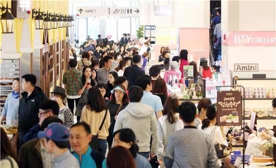 [포토]롯데피트인 산본, 오픈 첫 주말 '구름 인파'