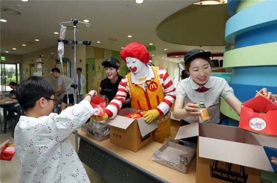 맥도날드, 부산대학교 어린이병원에 '행복의 버거' 전달