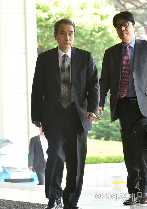 [포토]검찰 재소환되는 신현우 전 옥시 대표