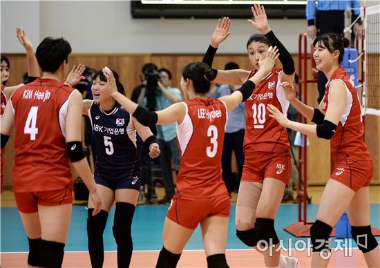 [포토]득점 환호하는 여자배구대표팀