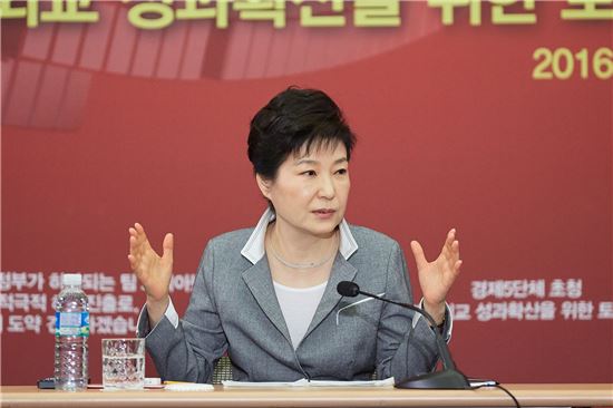 새누리·朴 대통령 동반하락…더민주 지지율 1위