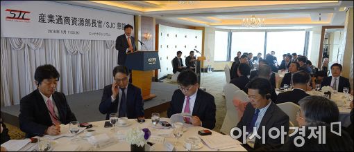 [포토]주한 일본기업인 만나는 주형환 장관