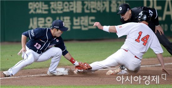 [포토]최정, '내 발이 먼저!'